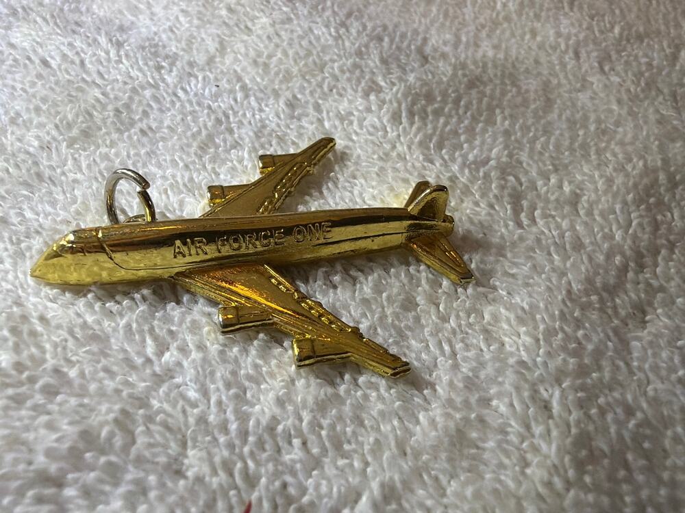 Air Force One Airplane Gold Tone Charm Pendant Presidential Aircraft Souvenir